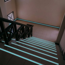Protišmyková lepiaca páska – s fosforeskujúcim značkovacím pruhom – 5 m x 50 mm – 5 druhov