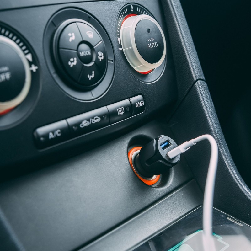 Adaptér do autozapalovača - 2 x USB - 2,4 A - čierna