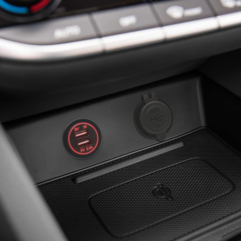 USB zásvuka zabudovateľná na miesto autozapalovača