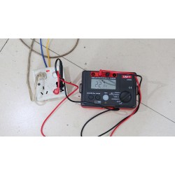 Tester izolačného odporu UNI-T UT502A