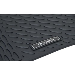 Koberce gumenné COMPASS PERFECT FIT P1 s fixáciou sada 4ks