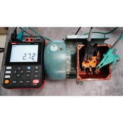 Tester izolačného odporu UNI-T UT512D