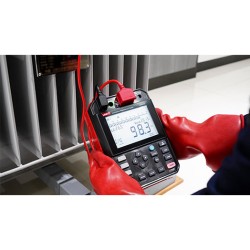 Tester izolačného odporu UNI-T UT513B
